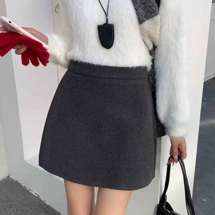 灰色毛呢半身裙秋冬款女a字短裙2025新款冬季半裙黑色高腰包臀裙