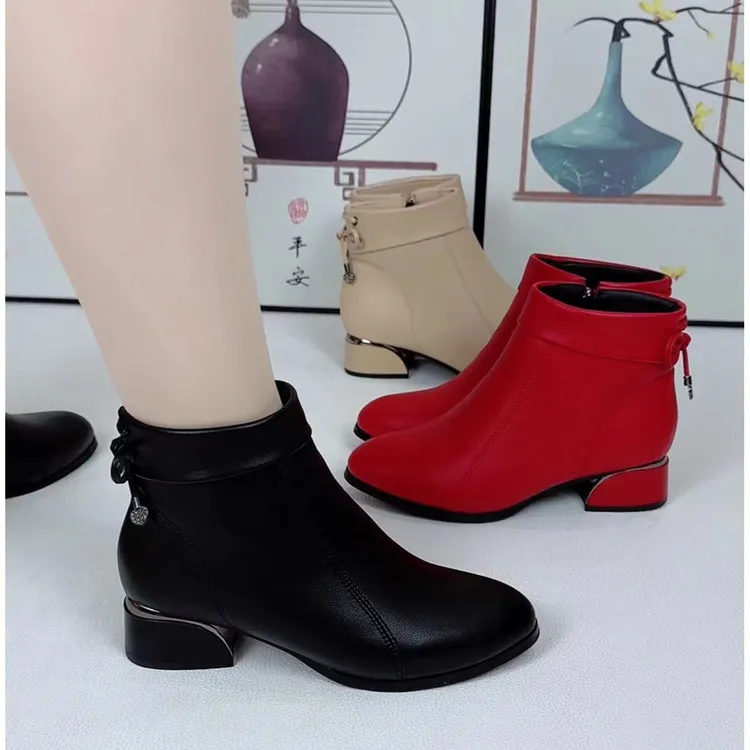 新款2公分百搭显瘦小翻领时尚小靴子2060