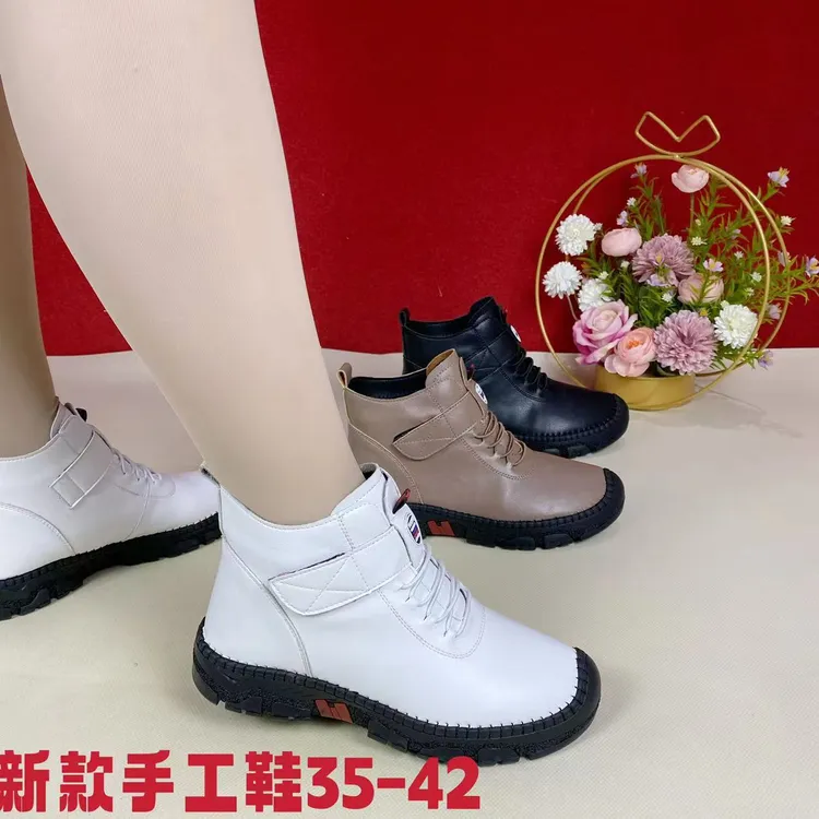2025春秋季新款手工缝线百搭时尚休闲平底单靴洋气软底防滑马丁靴