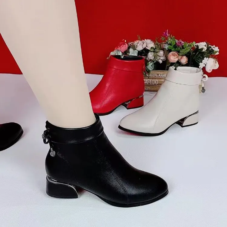 短靴新款秋冬季女士百搭时尚软底低跟女靴英伦风中跟妈妈靴