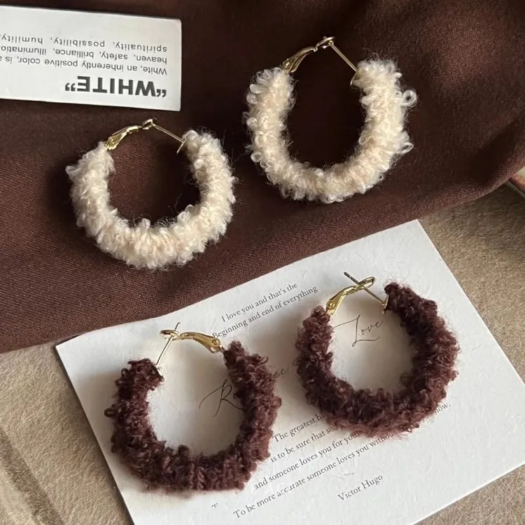 冬天毛绒绒耳圈耳饰女个性设计感美拉德深棕色耳环