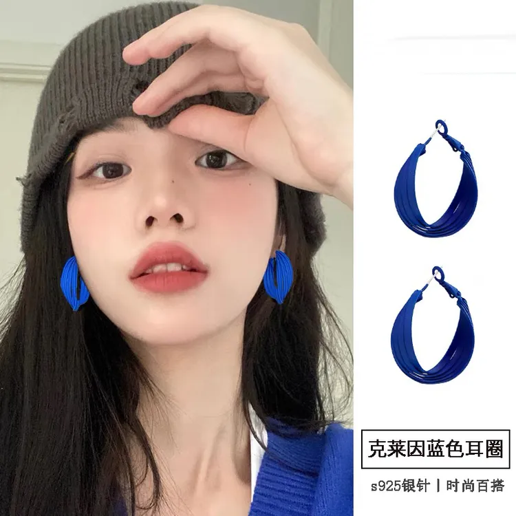 合金耳饰 克莱因蓝色大耳圈女耳环高级感耳扣时尚简约显瘦耳饰品