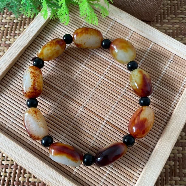 新疆和田玉枣红皮随形手串男女款不规则红皮手串男款多样性发货