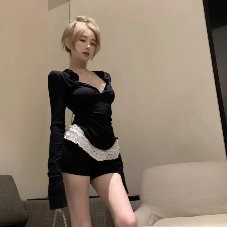 纯欲风黑色v领长袖T恤女夏季修身收腰打底衫蕾丝花边短裤两件套