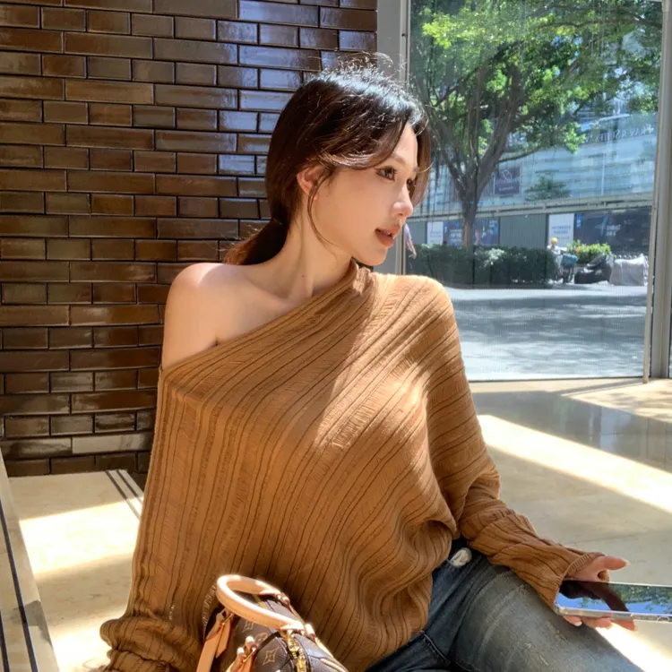 早秋季新款松弛感女秋露肩不规则设计镂空毛织上衣女针织衫