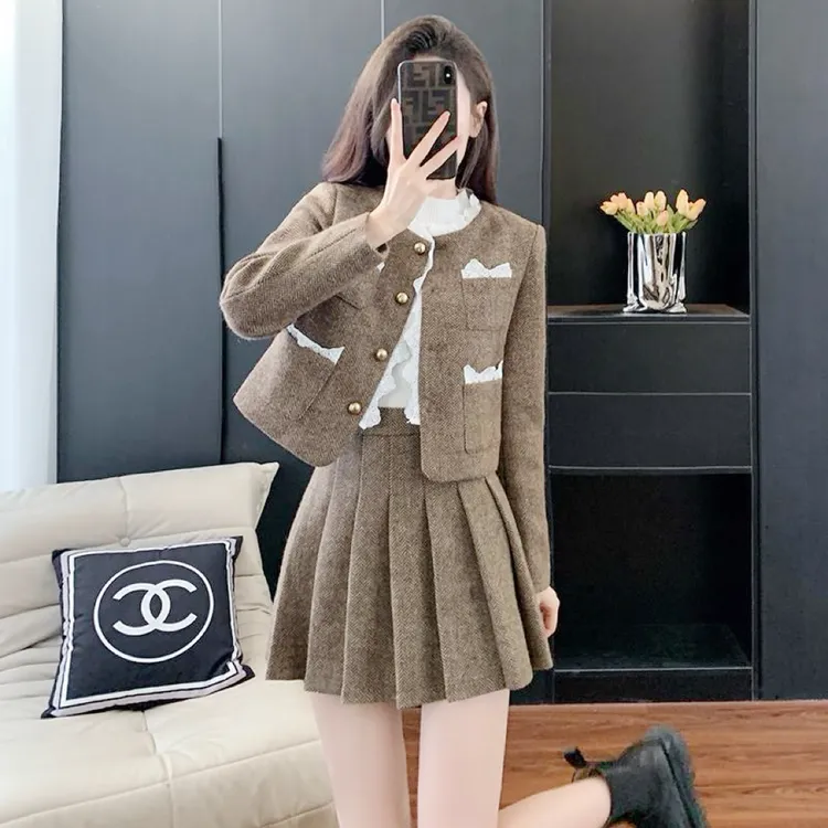 高端时尚小香风套装裙女2024冬季新款爆款今年流行百褶短裙两件套