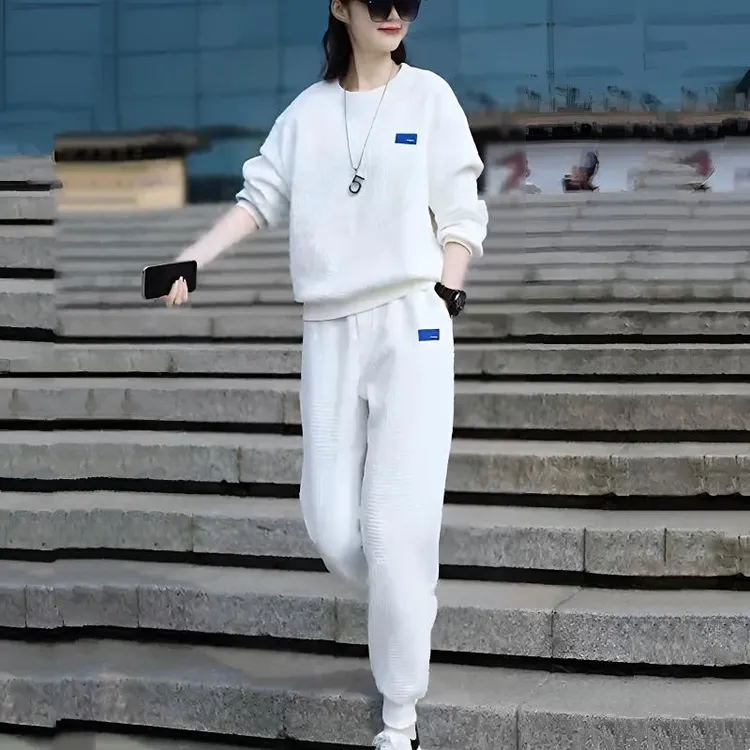 白色休闲运动套装2025新款秋季女高级感时髦洋气减龄卫衣两件套