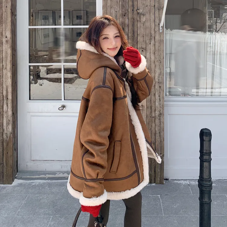 爆款美拉德时尚皮毛一体短外套女2025冬季新款加厚小个子连帽棉服