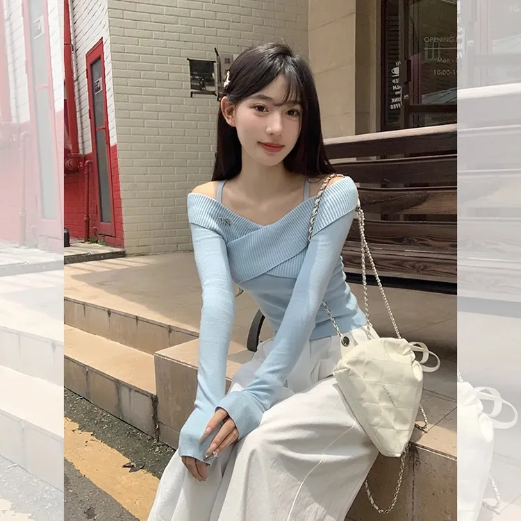蓝色露肩挂脖针织衫女秋冬修身纯欲风设计感毛衣打底衫上衣