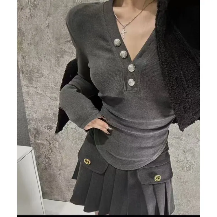 黑色气质v领单排扣长袖t恤女秋冬修身内搭辣妹打底衫上衣