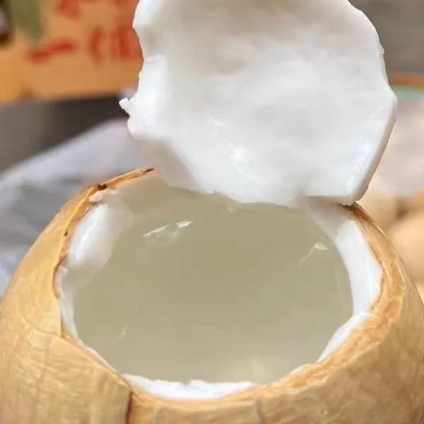 海南新鲜椰皇新鲜去皮椰子当季椰子蛋椰奶椰汁现摘孕妇水果