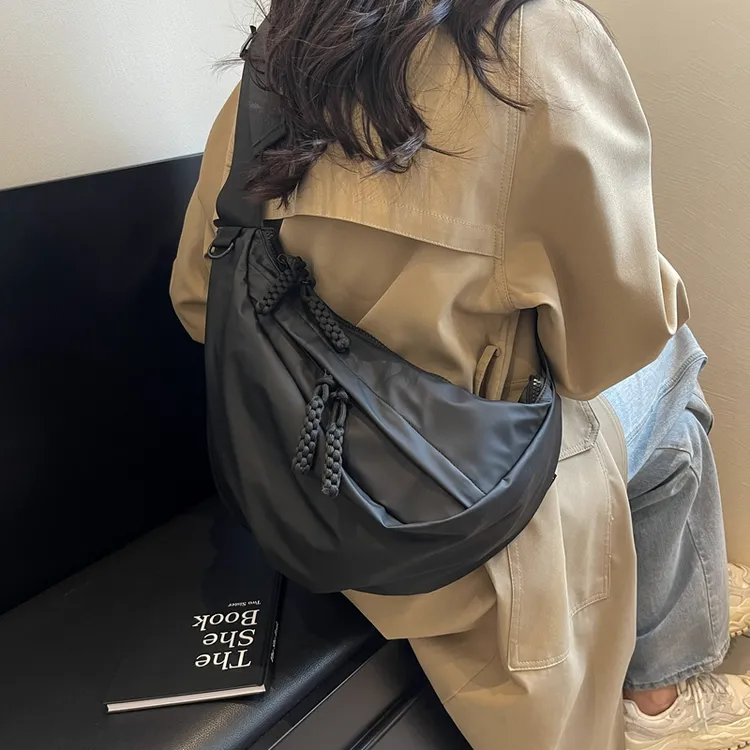 大容量斜挎包女防水骑行女包运动登山户外挎包潮男士男款包包背包