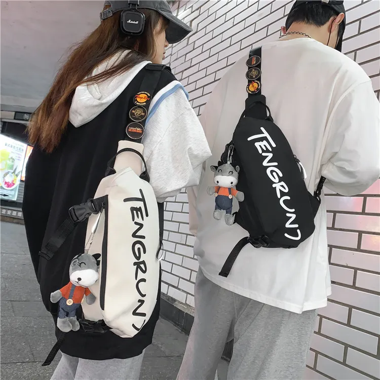 2025潮牌斜挎包男士运动腰包休闲时尚简约包女学生个性跨包胸包