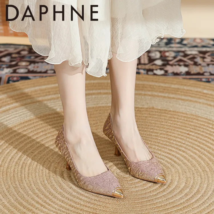 达芙妮小个子高跟鞋女细跟18岁成年礼轻奢小众气质小香风尖头单鞋