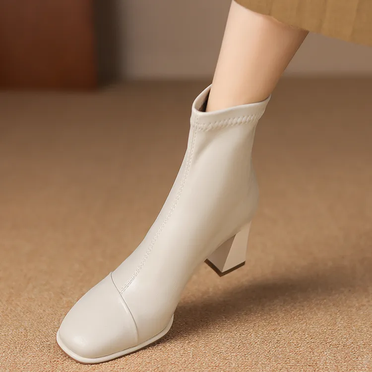大码女鞋41—43法式方头粗跟百搭瘦瘦靴女显瘦气质白色高跟短靴