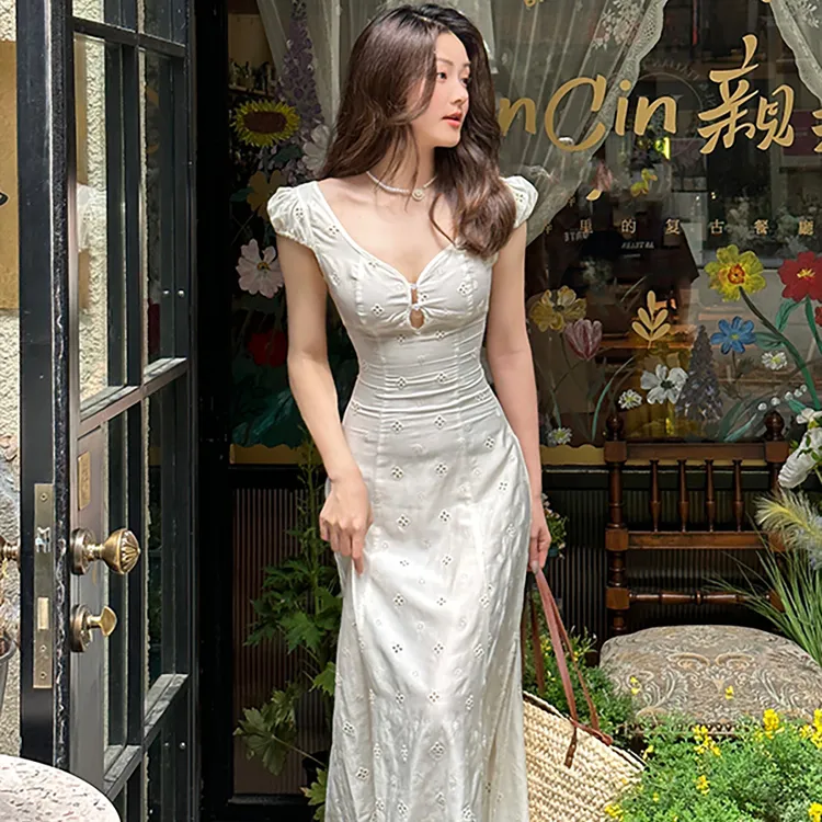 南法假日白色法式复古镂空重工刺绣V领连衣裙女性感收腰