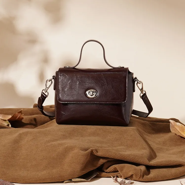 头层牛皮斜挎小包包新款小众复古锁扣真皮单肩百搭斜挎女包