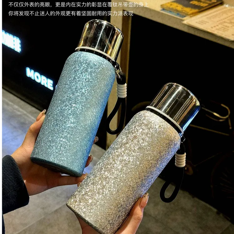 高档覆钛不锈钢保温杯男女大容量水杯学生高颜值户外便携提绳水壶