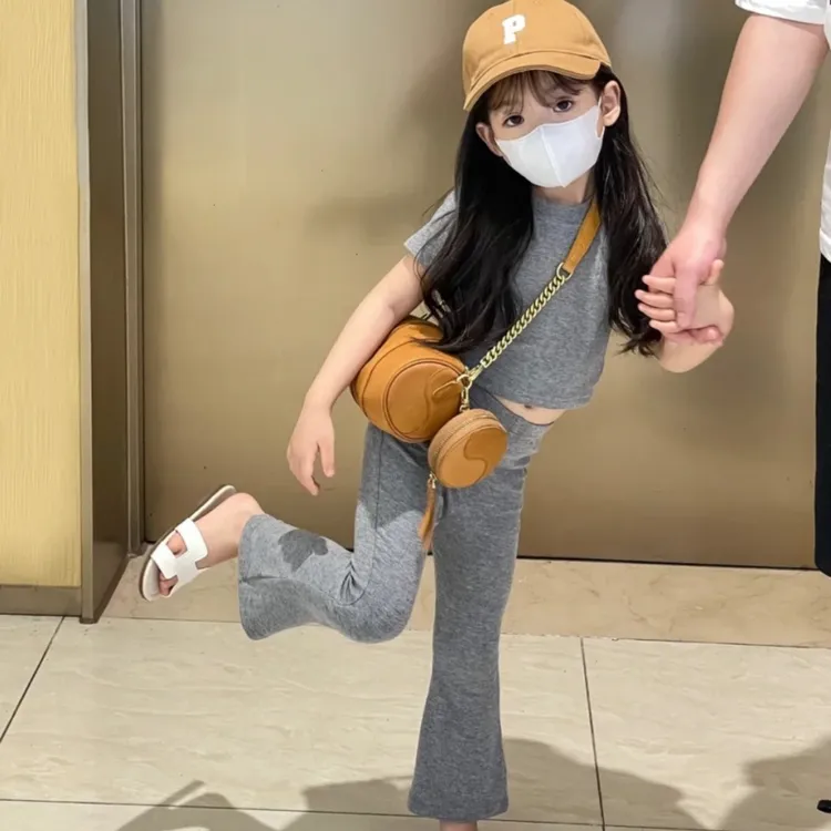 女童夏装套装2025新款儿童短款网红时髦短袖t恤喇叭裤宝宝两件套