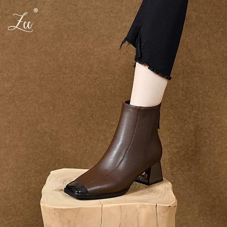 英伦风金属防踢时装靴后拉链粗跟2025年方头洋气显瘦高跟时尚短靴