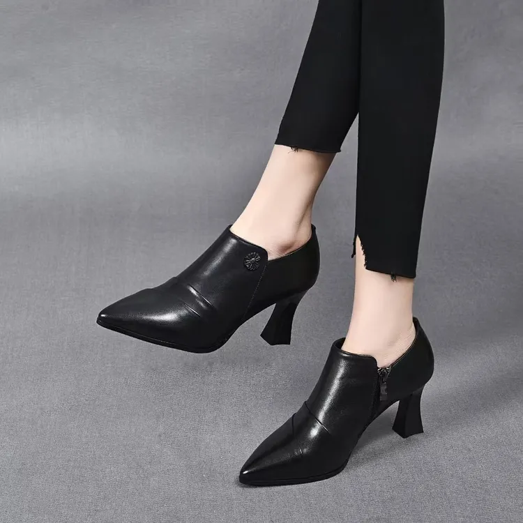 2024秋季时尚百搭舒适尖头真皮粗跟高跟软皮软底牛皮休闲小单鞋女