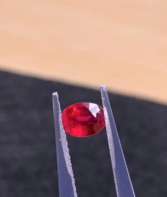 无烧红宝石鸽血红色1.12CT椭圆形鸽血红宝石