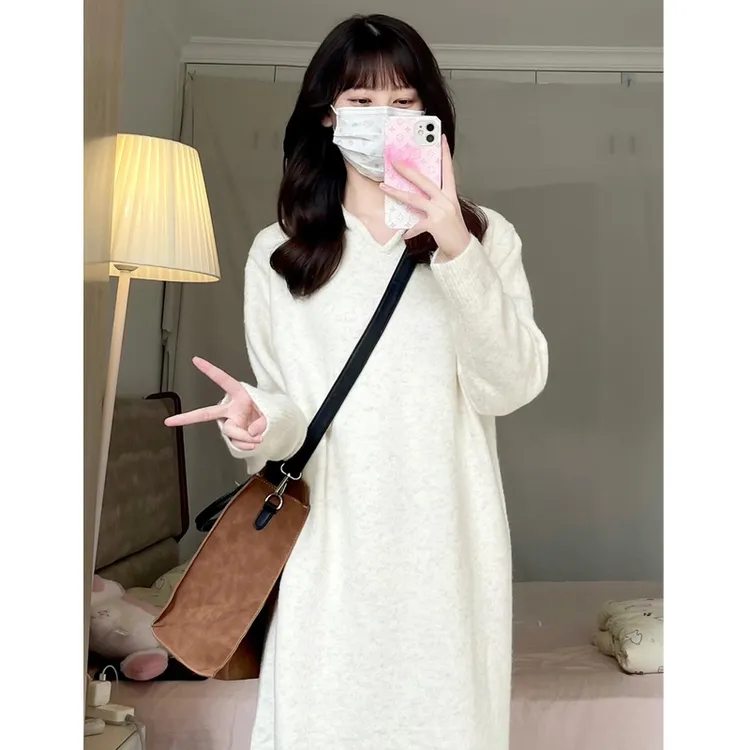 2025新款小个子白色连帽针织连衣裙子女早秋大衣内搭打底长款毛衣