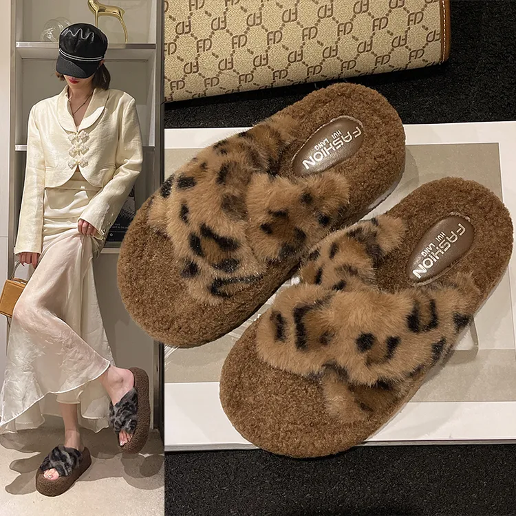 豹纹交叉毛毛拖2024款网红时尚潮流外穿高级感软底轻便防滑毛拖