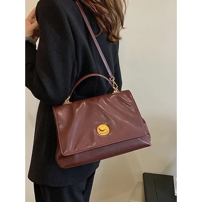 单肩包秋冬高级感轻奢斜挎包时尚软皮邮差包包女休闲大容量通勤包