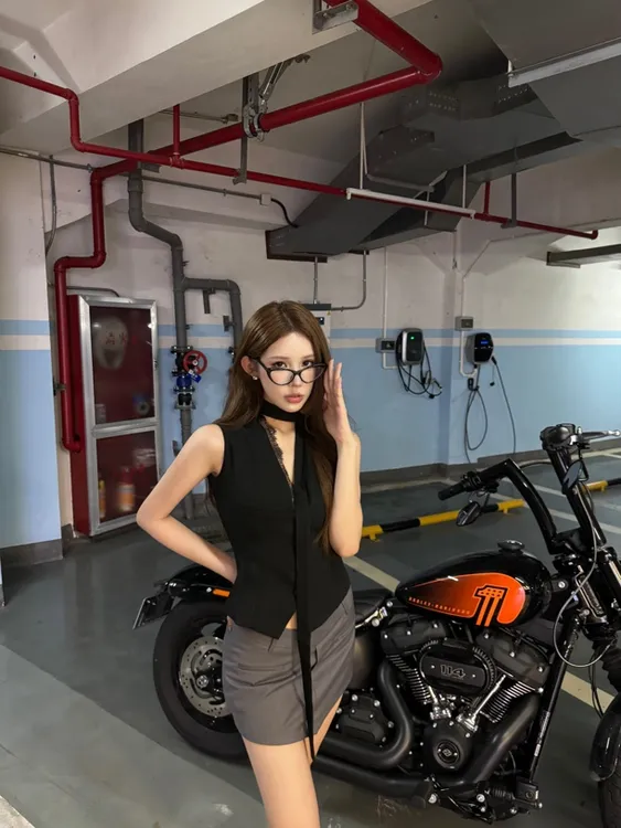 Tino定制【清货No退！】黑色显瘦V领蕾丝修身性感辣妹网红西装马甲