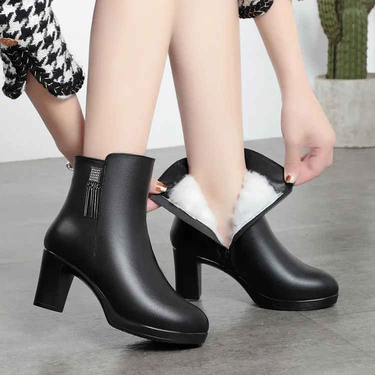 秋冬新款单靴真皮圆头中跟绵羊毛一体防寒保暖短靴高跟防水台棉靴