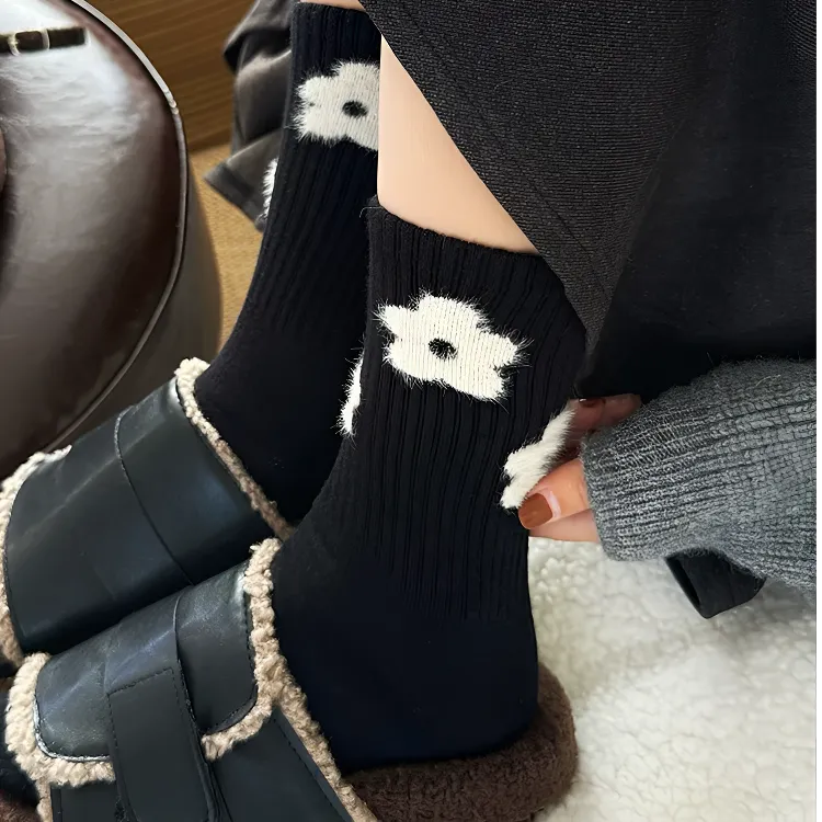 袜子女黑色羊绒厚中筒袜秋冬季保暖甜美小花ins潮网红款条纹长袜