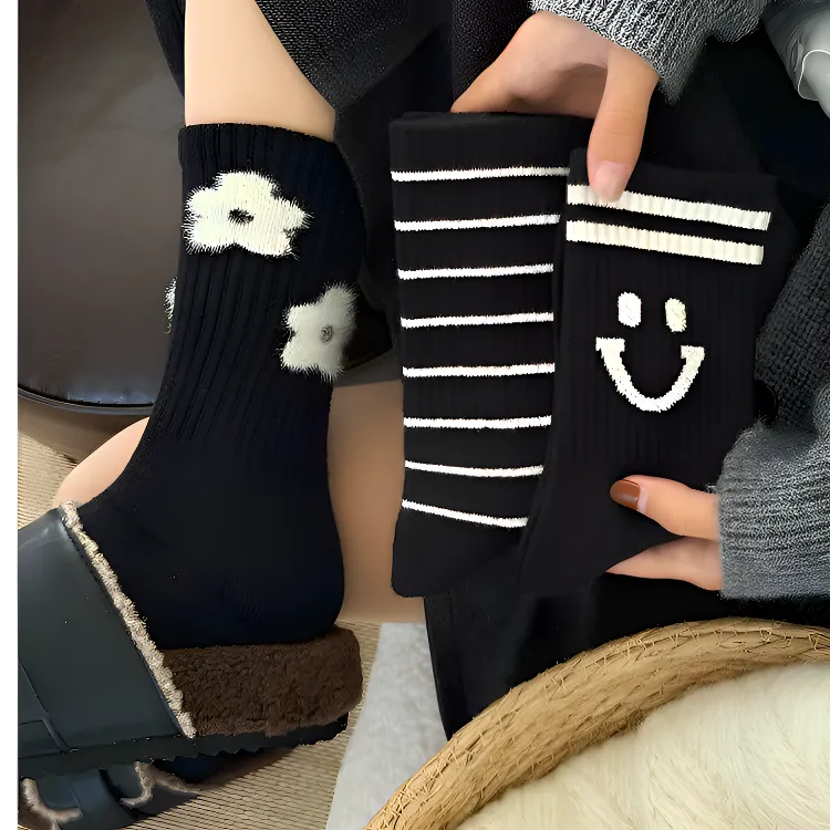 黑色羊绒厚袜子女中筒袜秋冬季保暖甜美小花ins潮网红款条纹长袜