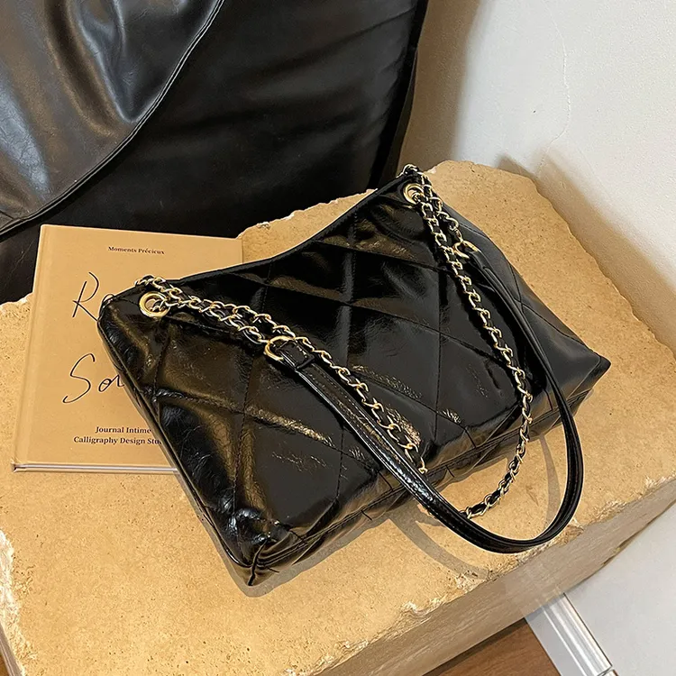 艾米兔女包潮流百搭包包2023新款菱格绣线设计时尚精致链条斜挎包