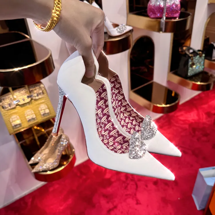 【清仓红唇美人】新款波浪边嘴唇涂鸦高级贵气细跟尖头红底高跟鞋