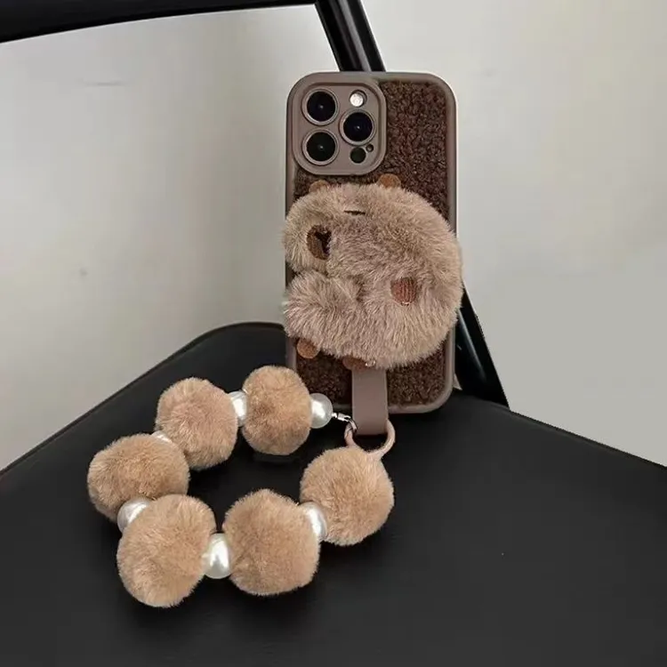 毛绒绒卡皮巴拉iPhone15手机壳苹果14promax手链13卡通12保护套11