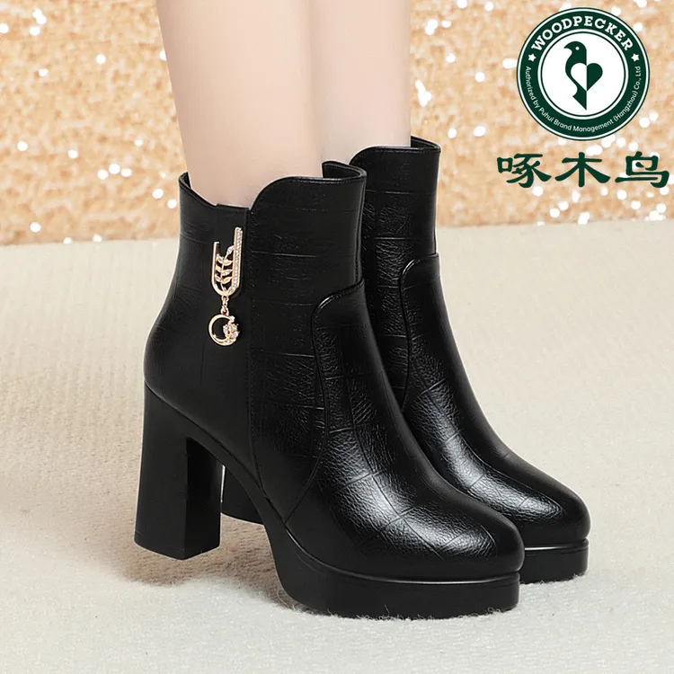 啄木鸟冬季新款高跟短靴女加绒保暖靴子防滑厚底中年女士短筒棉靴