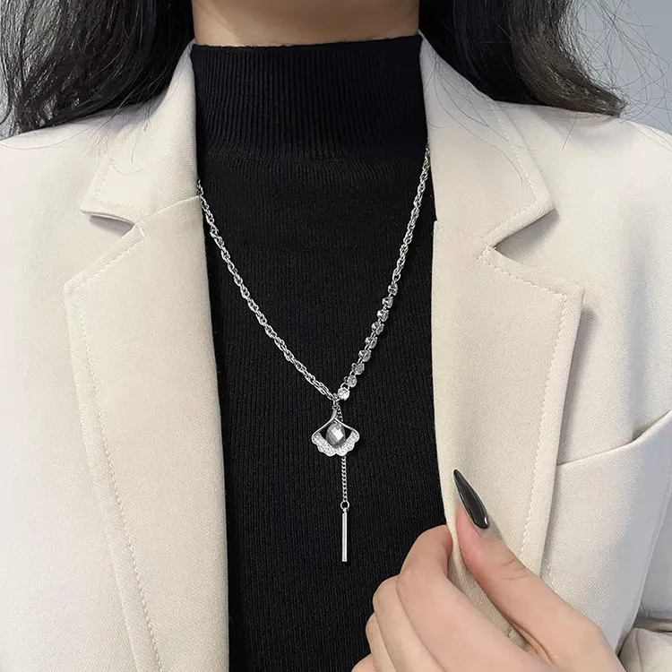 钛钢吊坠 X202新款小众设计银杏叶吊坠高级冷淡风毛衣链轻奢独特