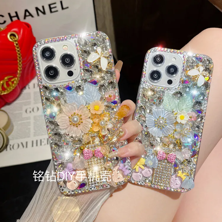 适用苹果17/华为/vivo/OPPO樱花香水瓶满钻女款立体手工手机壳