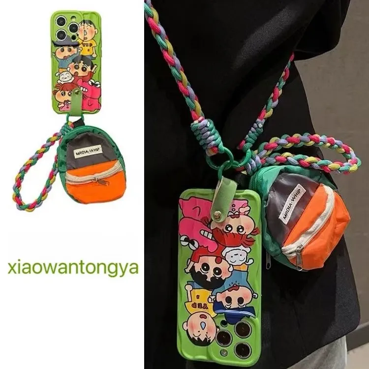 小新旅游包包苹果15promax手机壳iPhone14pro可背带13防摔11卡通