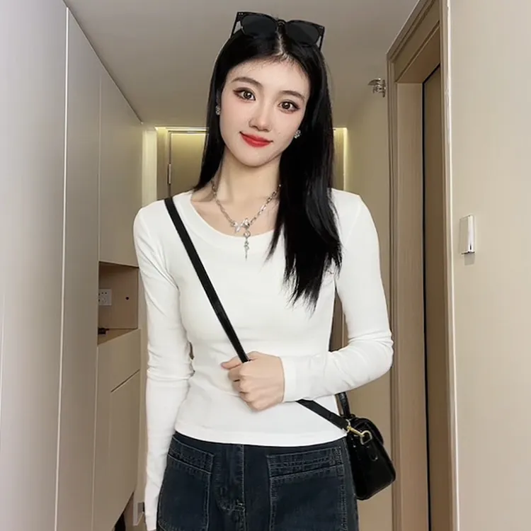 棉质新款修身显瘦U领露锁骨长袖t恤简约风打底衫女秋冬内搭上衣