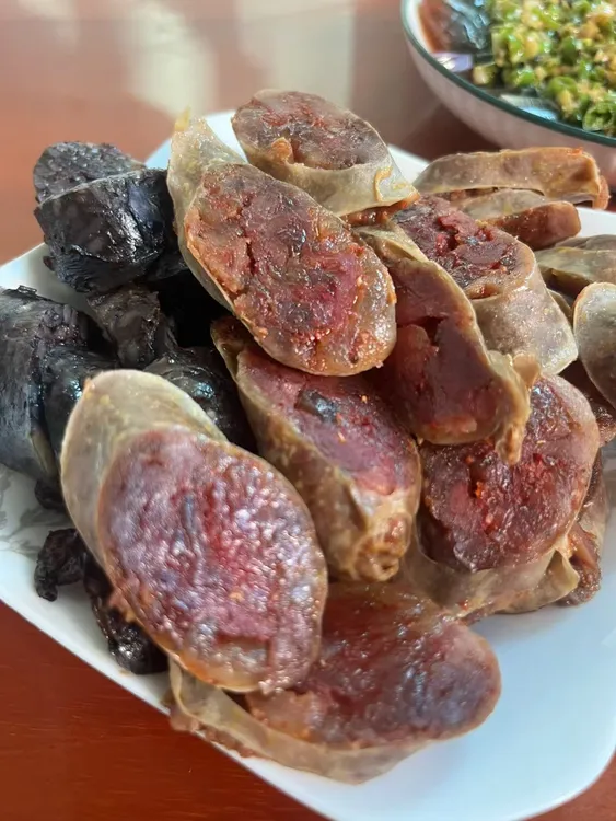 云南保山昌宁勐统小赵家黑毛土猪香肠