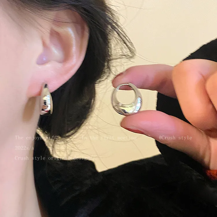 素圈金属耳圈女秋冬气质轻奢小众设计高级感耳钉耳环韩系圆脸耳饰