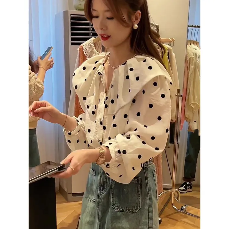 法式复古波点衬衫女设计感小众春装新款甜美减龄娃娃领别致小上衣
