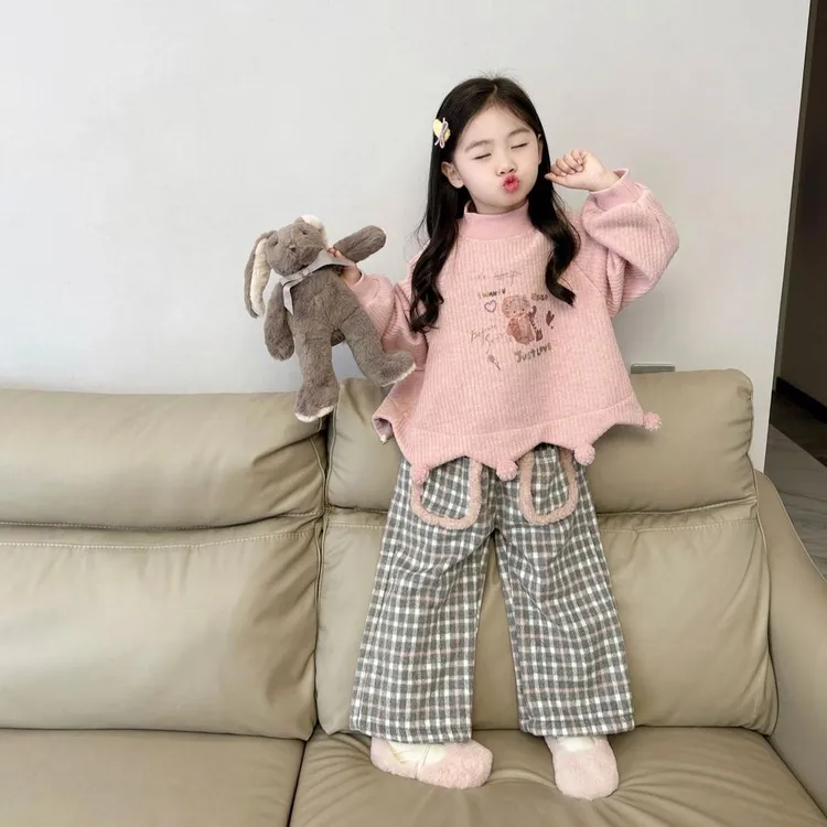 女童加绒套装2024新款冬季儿童洋气宝宝卫衣格子保暖两件套潮