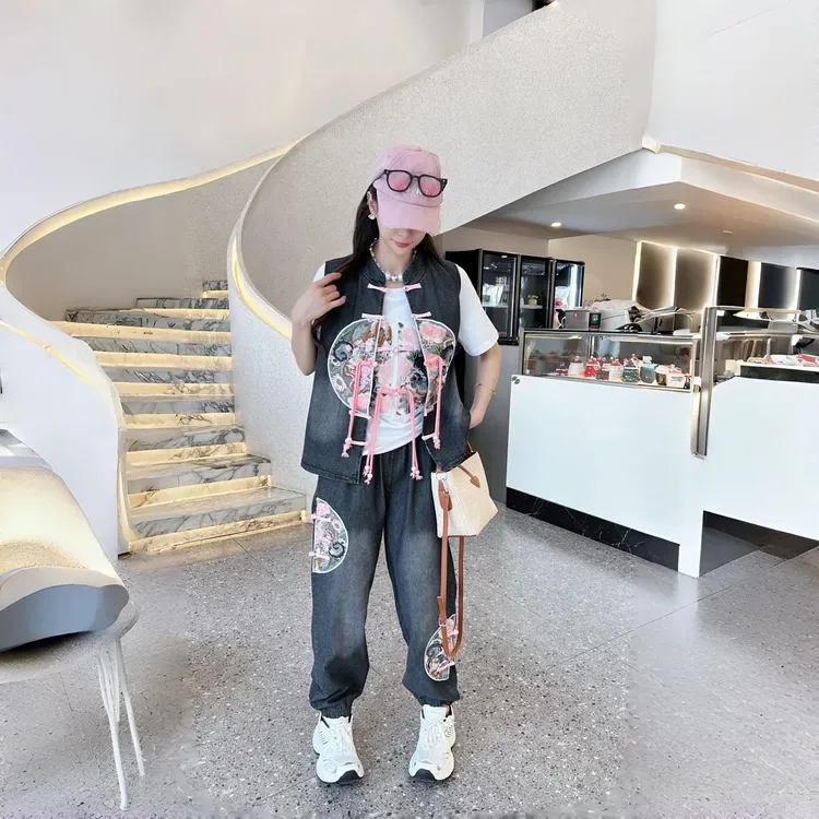 牛仔套装女2024夏季新中式国风盘扣绣花马甲半袖打底衫休闲三件套