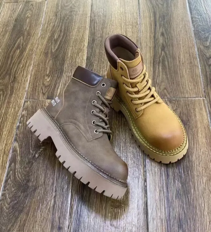 新款马丁靴时尚百搭高帮