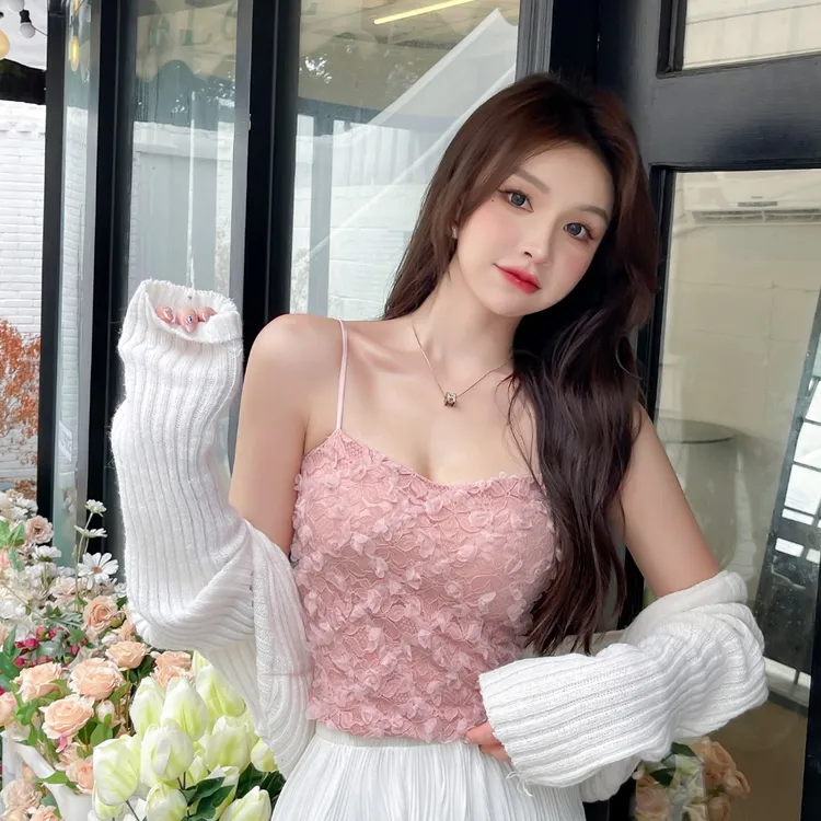 仙女风吊带重工蕾丝花瓣重工设计新款美背~