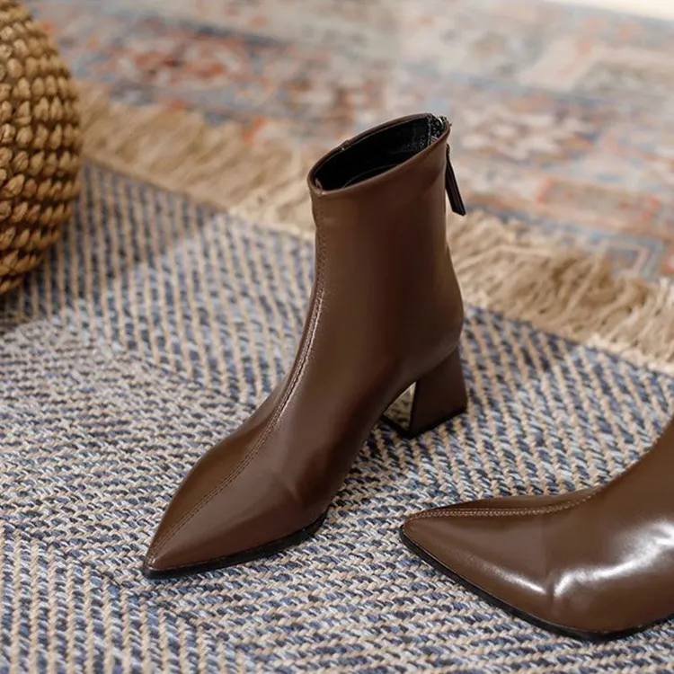 洋气真软皮马丁靴粗跟弹力尖头短靴女秋冬新款时尚棕色黑色瘦瘦靴