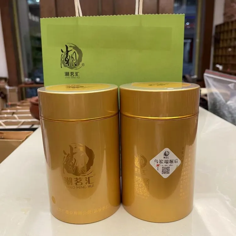 凤凰单枞茶高山塌堀后花香浓郁。条型细，水甘甜带沉香味:。